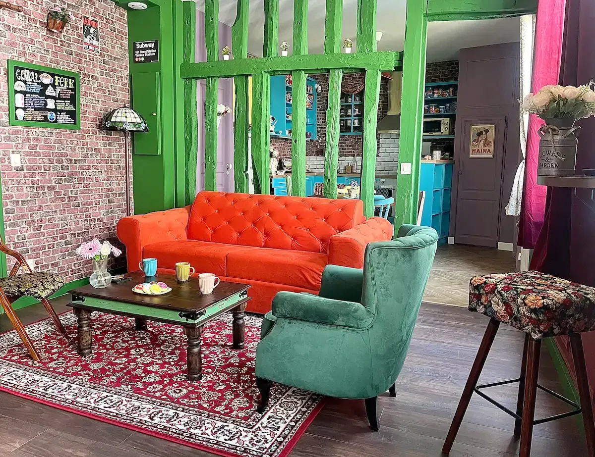 À Rouen, plongez dans l’univers de Friends avec cet Airbnb insolite !