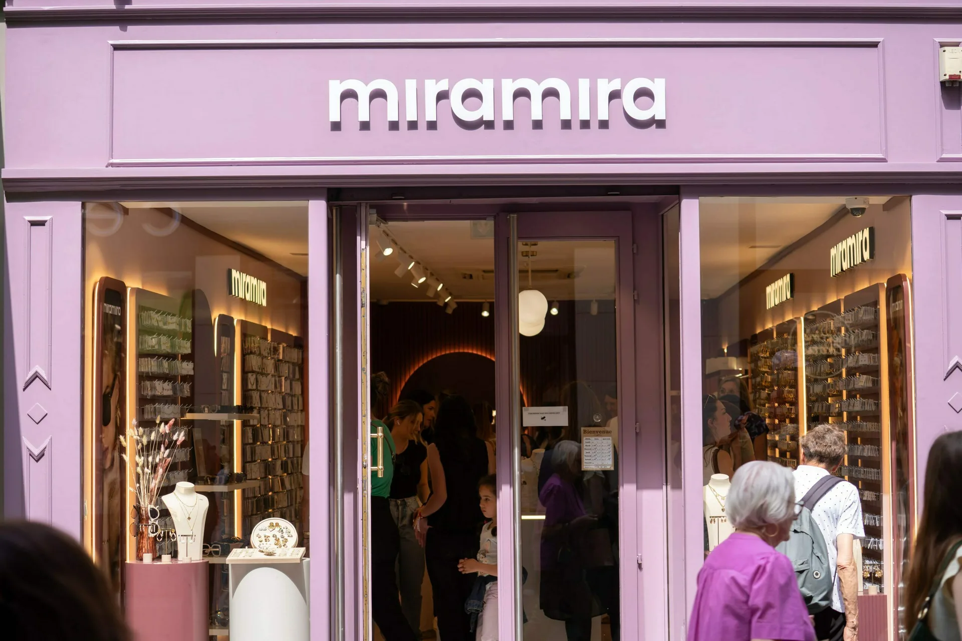 Un vent d’Espagne souffle sur la rue du Gros-Horloge : Miramira débarque à Rouen