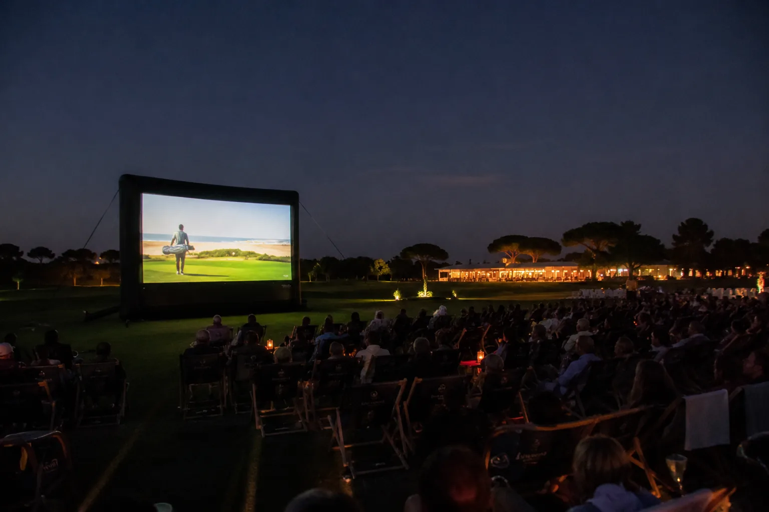Un cinéma en plein air au milieu d&rsquo;un terrain de golf à 20 min de Rouen, et c&rsquo;est gratuit